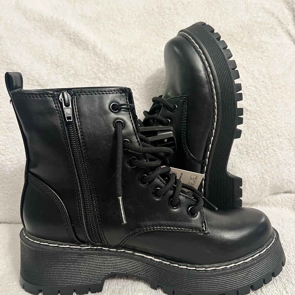 No Boundaries Black Combat Boots for Women - Picture 5 of 8
